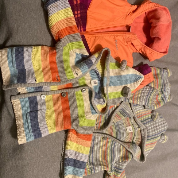 Baby 2 Gap Bear Sweaters and hat and Columbia jacket 6-12months great condition - Picture 6 of 6